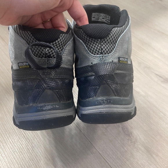 Leather Waterproof Keens - Picture 6 of 7